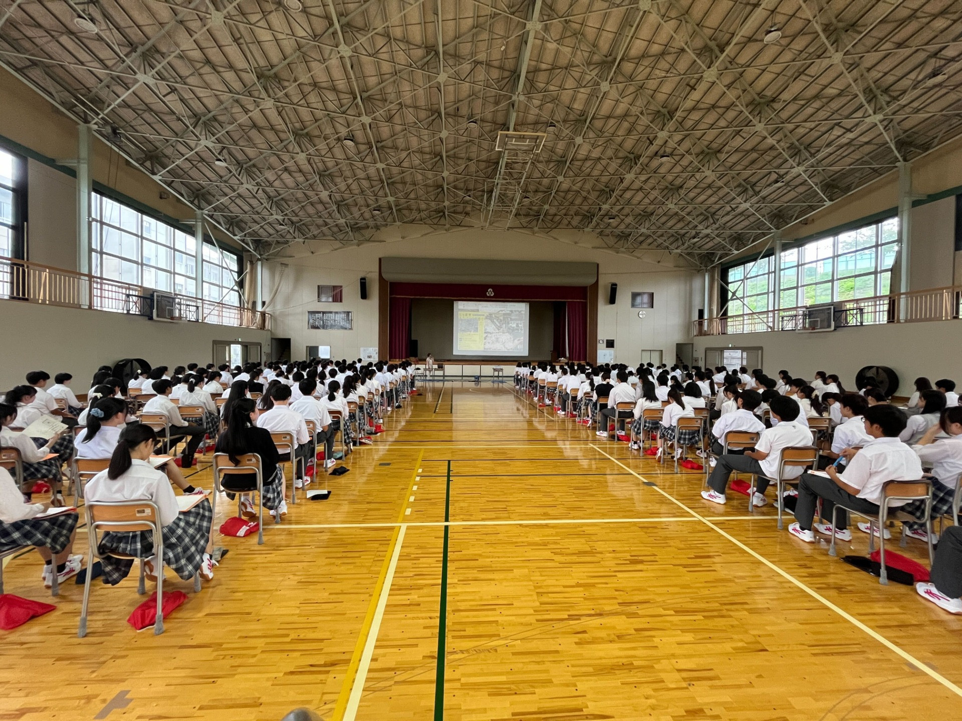 泉館山高校で1年生向けに授業を行いました