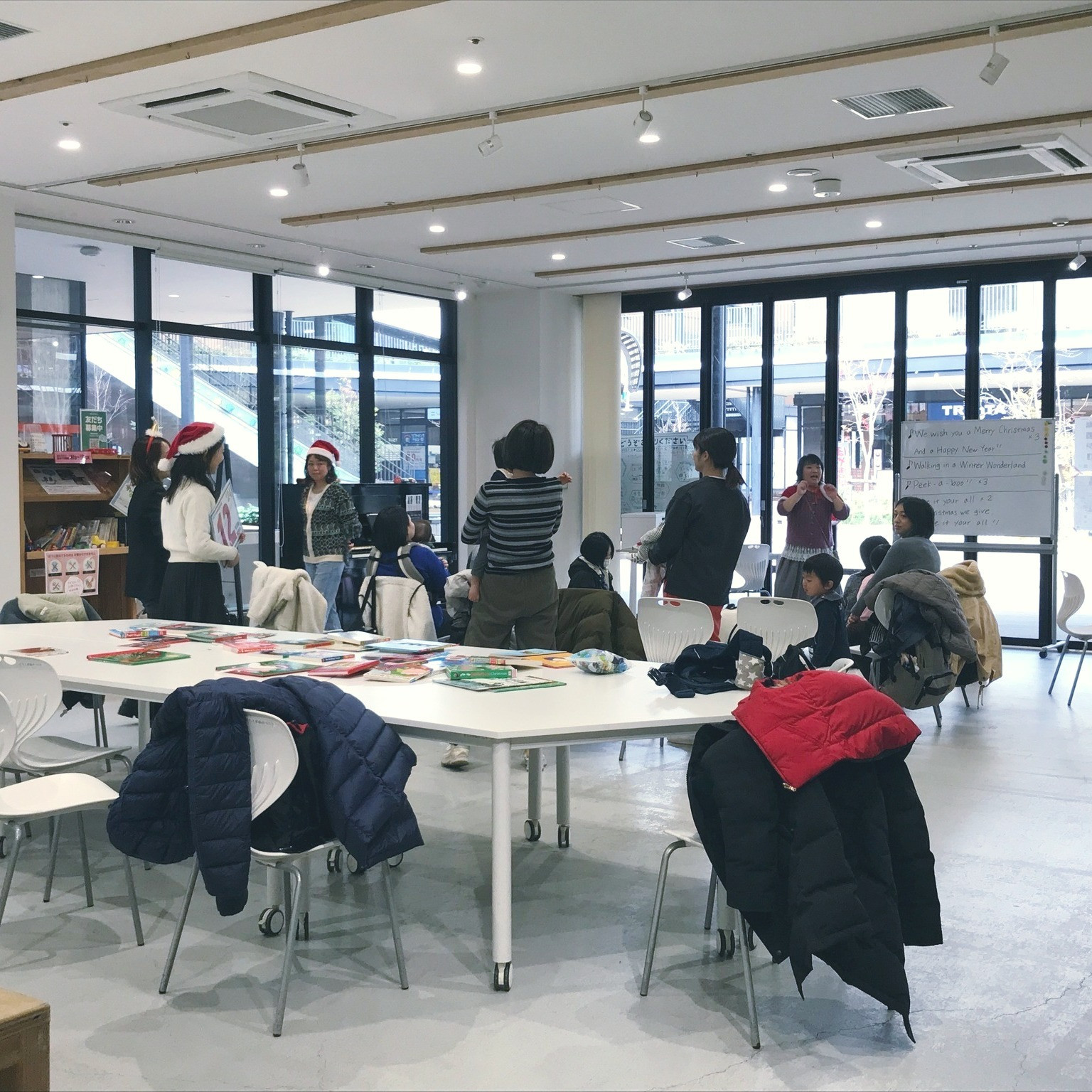 「音楽と楽しむおはなし会」が開催されました。