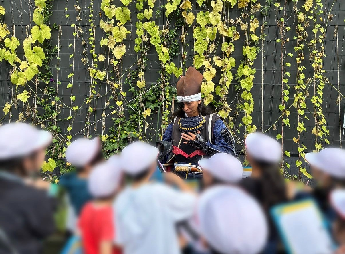 桜ヶ丘小学校の皆さんがグリーンカーテンの効果測定に来てくださいました！