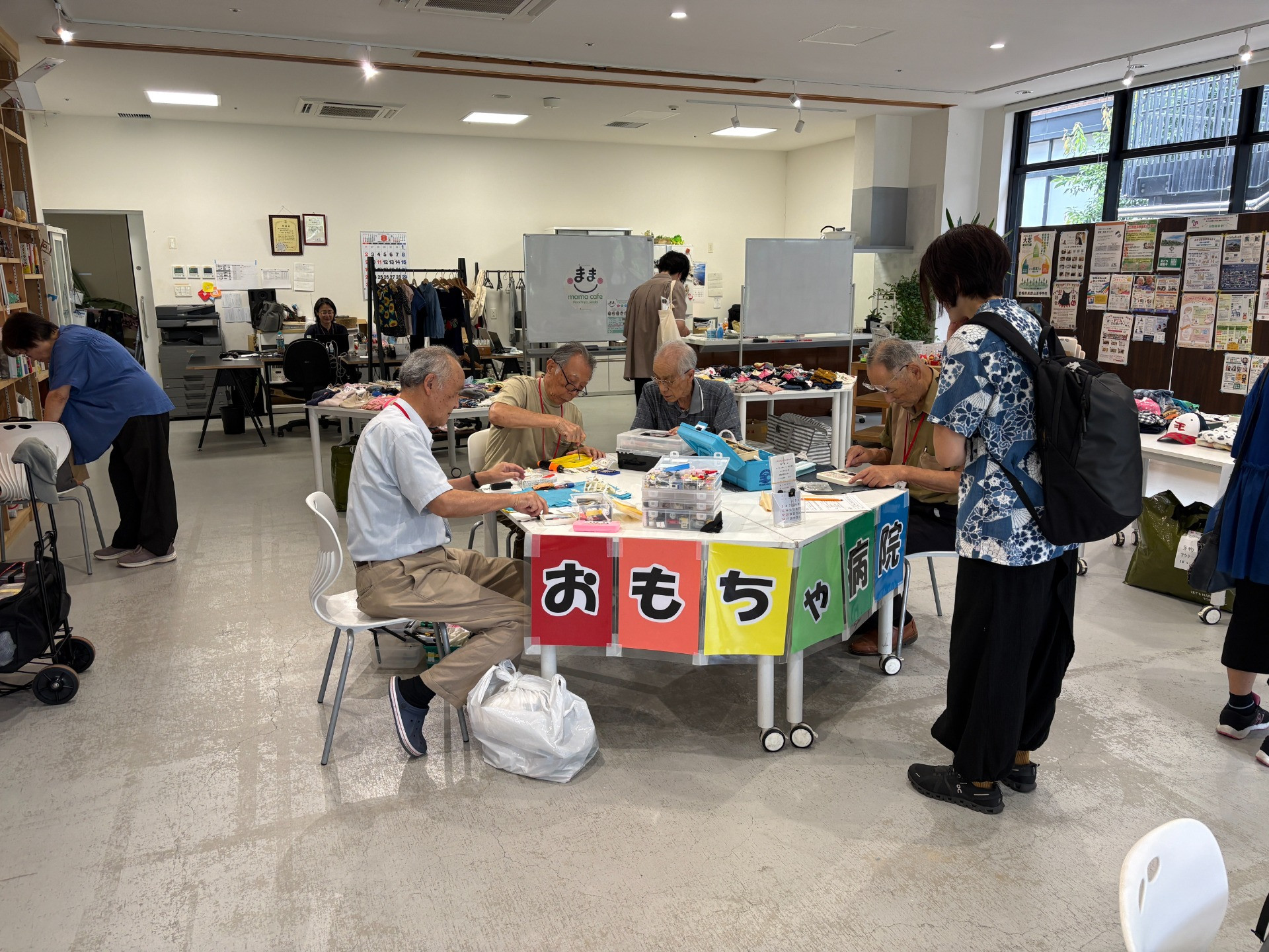 8月ママカフェ　子ども服とおもちゃ・絵本の交換会を開催しました！